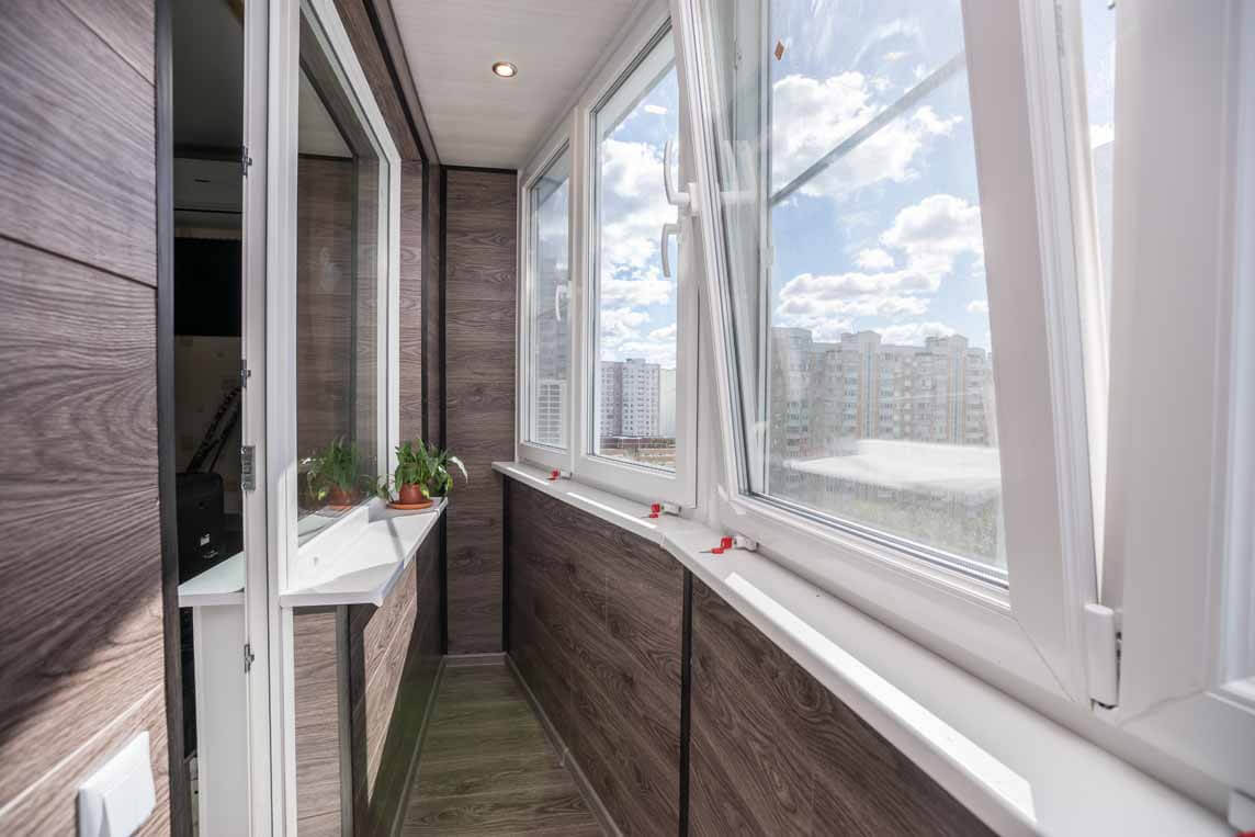 Отделка балконов и лоджий пластиком в Жуковском